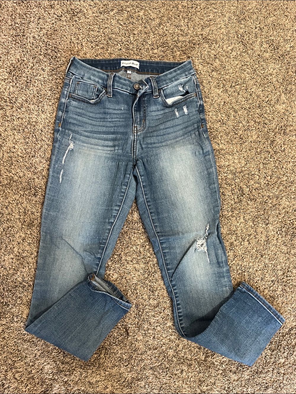 🇺🇸 Women's Light Wash Skinny Jeans with Distressed Details